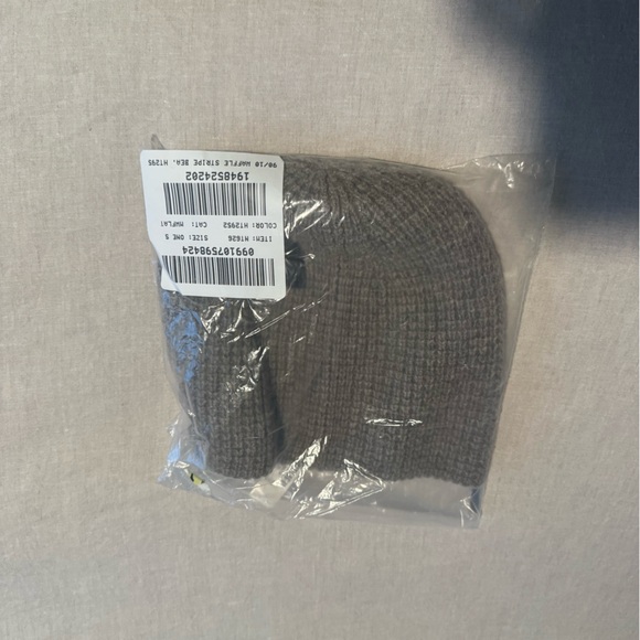 ‼️ Last Chance ‼️ NWT ⭐️ Madewell REVERSIBLE BEANIE IN SOFTWOOL - Picture 6 of 6